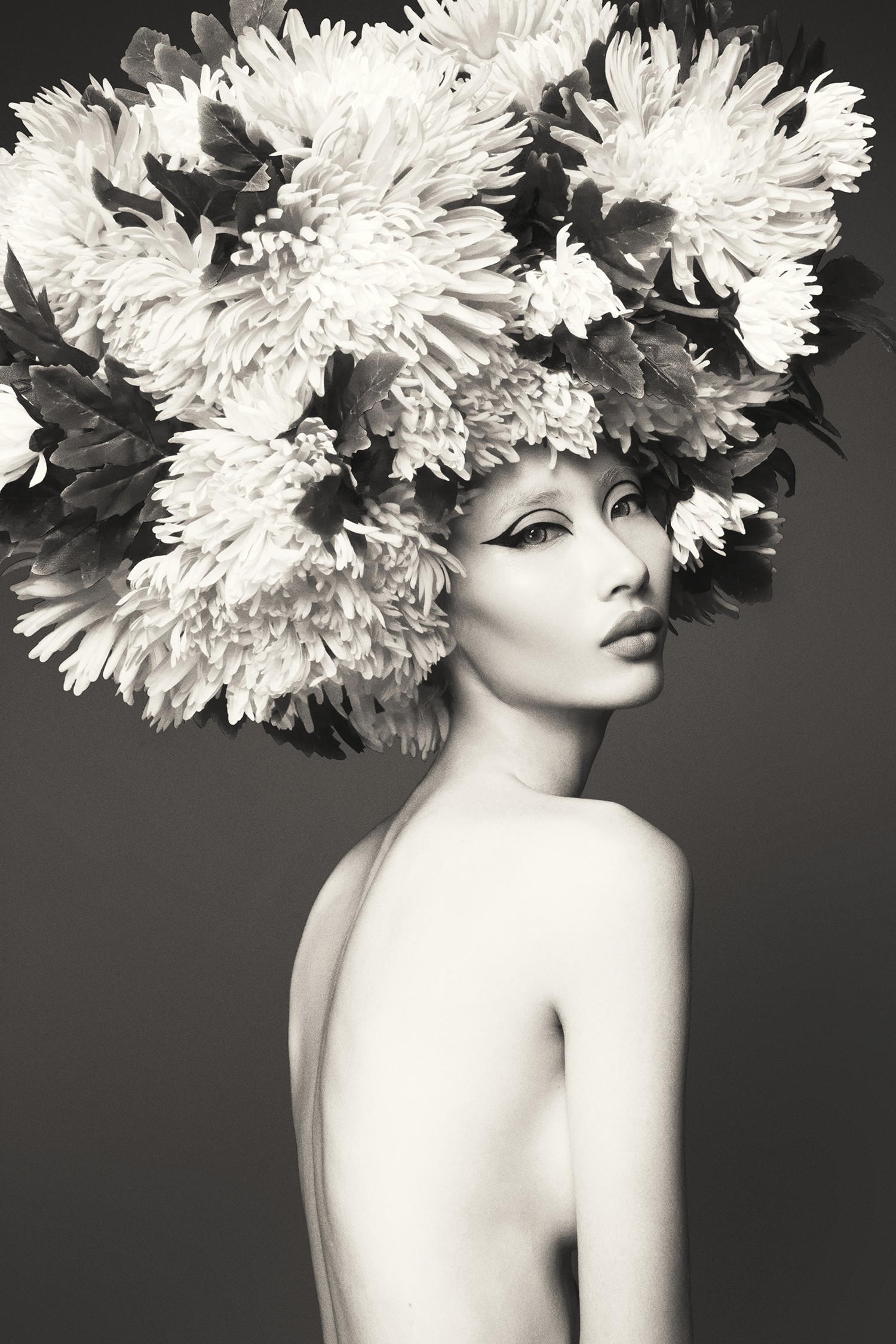 Hà Tăng vai trần, Kỳ Duyên cùng loạt mỹ nhân Việt khác trút bỏ xiêm y trong bộ ảnh của NTK Đỗ Mạnh Cường